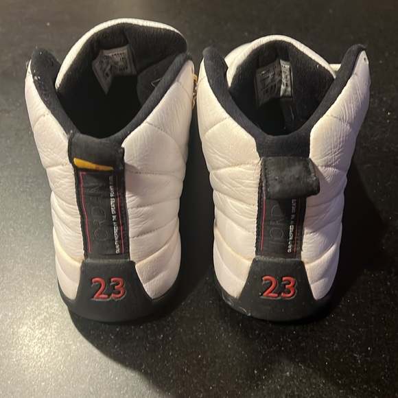 Men’s Jordan 12 Taxi - Picture 4 of 6